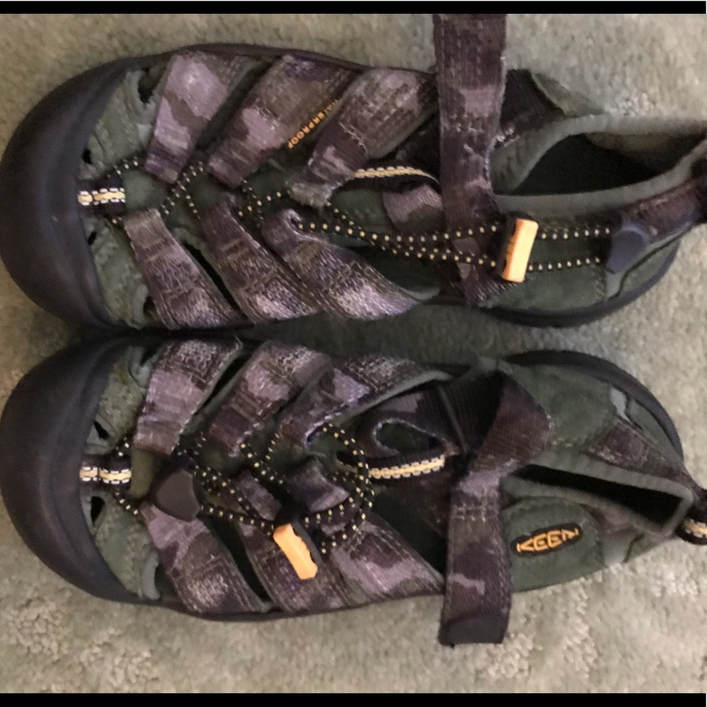 Keens boys sandals